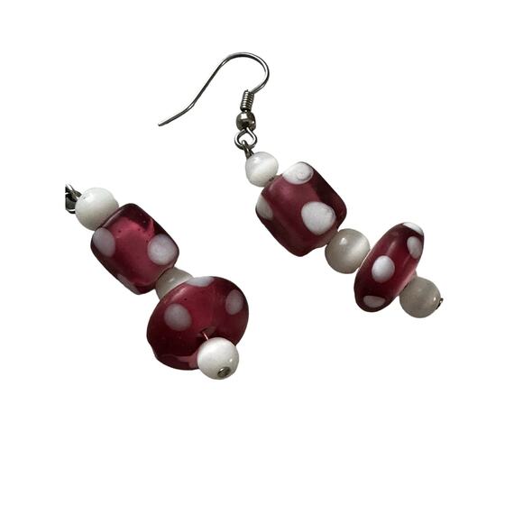 Red and White Mushroom Style Glass Beaded Earrings - Picture 4 of 5